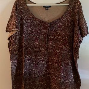 Short sleeve maroon patterned 3x Chaps blouse.
